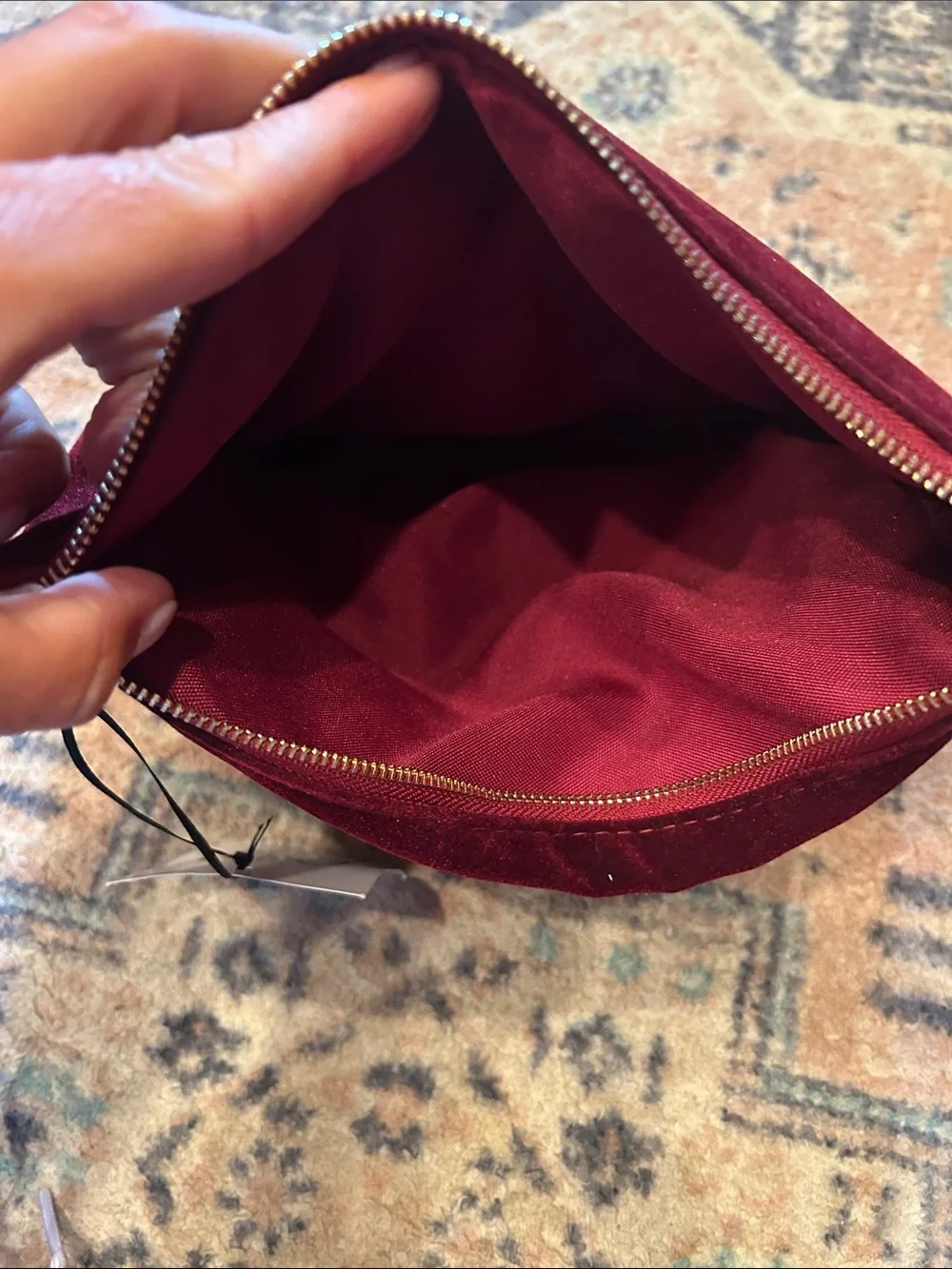 Déra De Paris Burgundy Velvet Zip Pouch